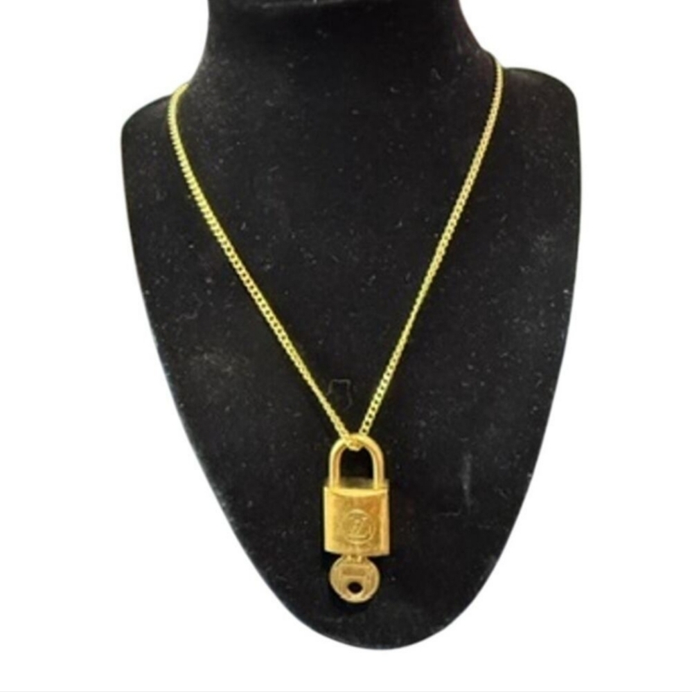 RARE Louis Vuitton lock and key 206*Gold *Gold Kinsley Armelle Chain*18"